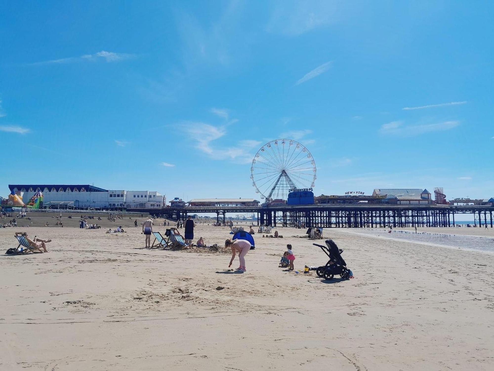 Blackpool - Seaside Villa Room photo